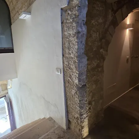 La Caverna - Vecchia, Fronte Mare *