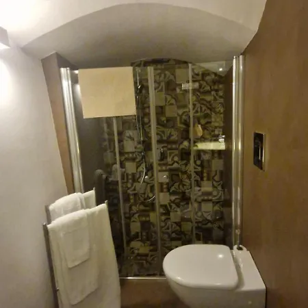 La Caverna - Vecchia, Fronte Mare Bari