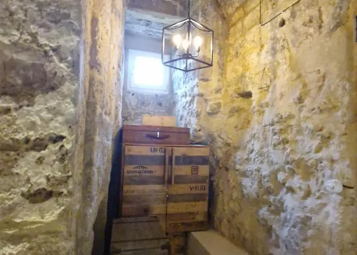 La Caverna - Vecchia, Fronte Mare