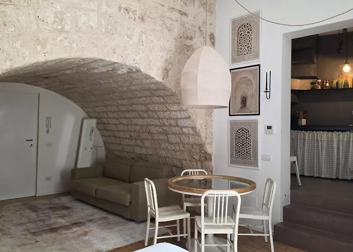 La Caverna - Vecchia, Fronte Mare * Bari