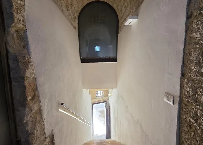 La Caverna - Vecchia, Fronte Mare